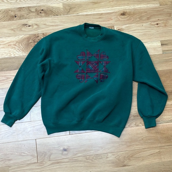 Vintage Tops - Vintage green Crewneck sweatshirt with quilt heart embroidered Pattern large